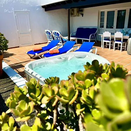 Luxury House Tiati * Tias